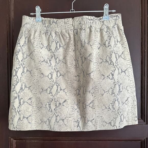 CHARLOTTE TARANTOLA | 80s Vintage Snake Embossed Suede Miniskirt | Size Small - Picture 4 of 5